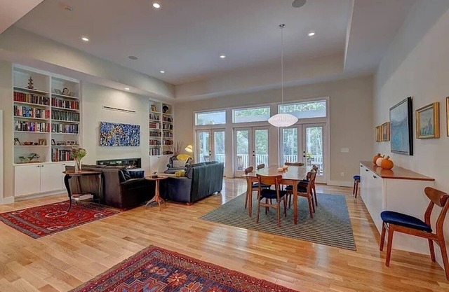 Spacious 4-bedroom house with pool access in Great Barrington