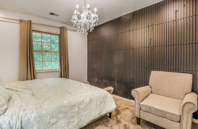 Spacious 4-bedroom villa with fitness room and WiFi in charming Fort Washington