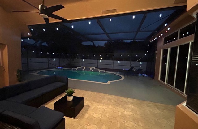 Spacious 4-bedroom house in brilliant Coral Springs with AC