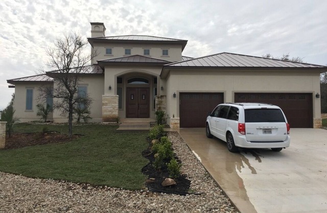 Spacious 4-bedroom house in charming Horseshoe Bay with AC, WiFi
