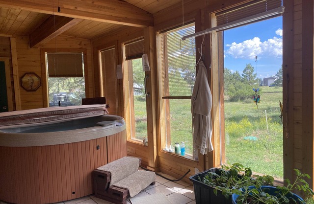 Spacious 4 bedroom/3 bathroom suite/perfect for work crews/family