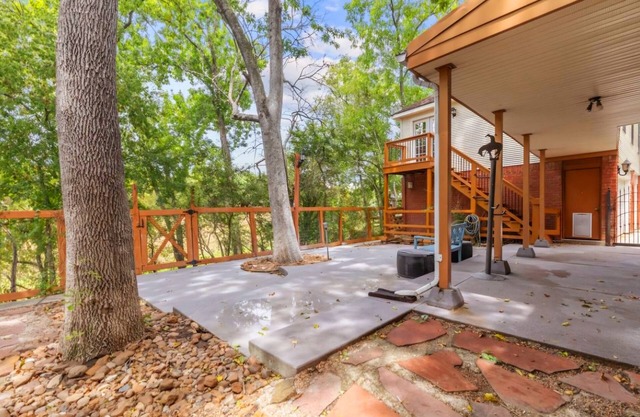 Spacious 4-bedroom house in charming Pearland w/Jacuzzi tub