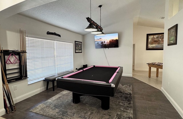 Spacious 4-bedroom house in serene Deltona with AC, WiFi