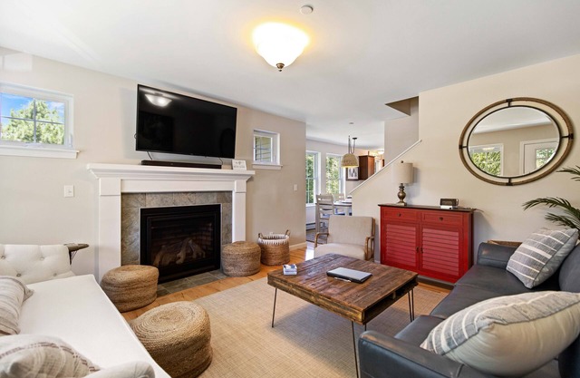 Spacious 4 bedroom luxury Condo