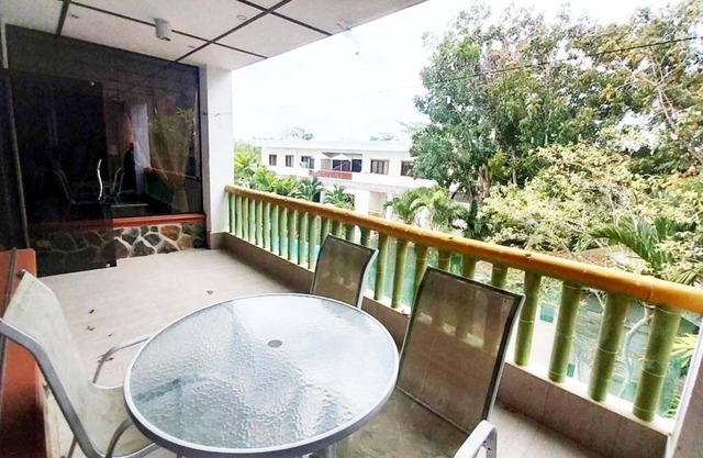 Spacious 4-bedroom penthouse in fabulous Tawala, Panglao, pool, AC, 24/7 guards