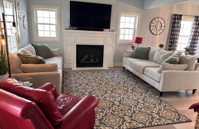 Spacious 4 Bedroom with Loft in Harter Heights. Walk to Notre Dame!