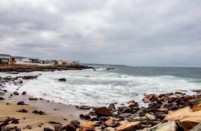 Spacious 4 BR House w Ocean View