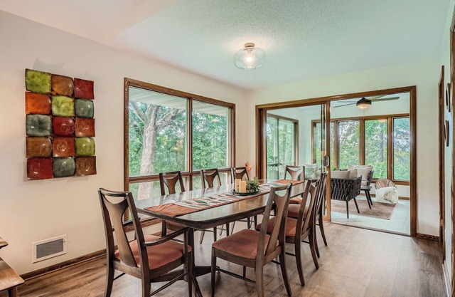 Spacious 4bedroom 3 bath vacation home NE of Minneapolis, short drive to it all!