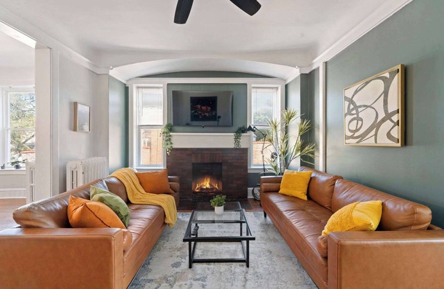 Spacious 4BR/2BA – Private Sun Deck In Chicago