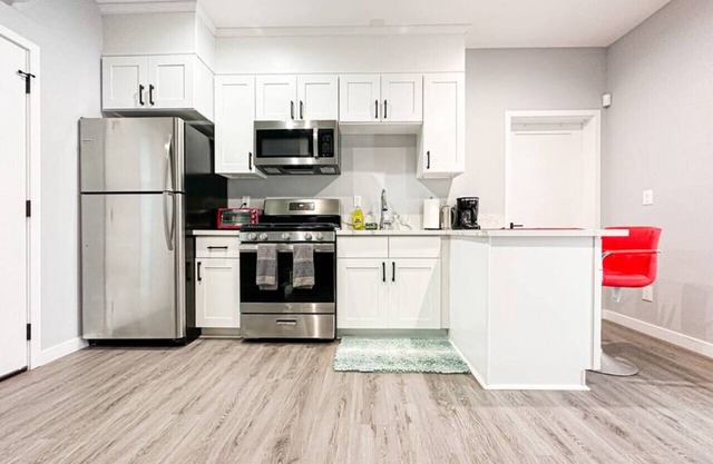 Spacious 4BR- 4BA in Hollywood - Ful2-Bur