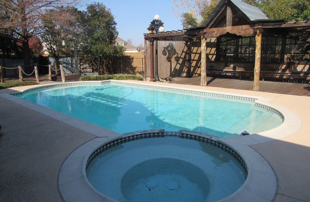Spacious 4BR Retreat with Pool and Spa