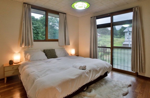 Spacious 5 Bedroom Chalet. Powder Peaks, Myoko