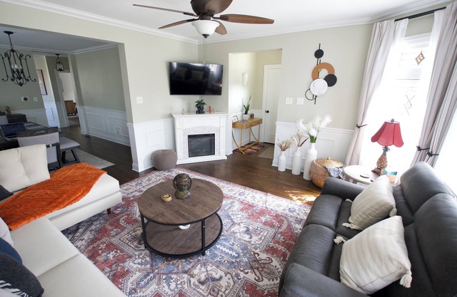 Spacious 5-bedroom bungalow with AC, WiFi in welcoming Berwyn