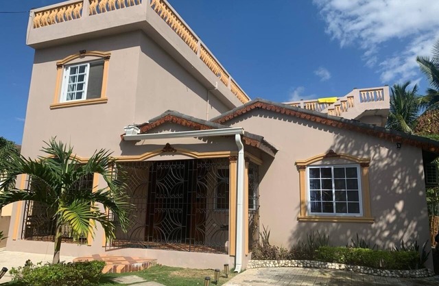 Spacious 5-bedroom house in tranquil Montego Bay with AC, WiFi