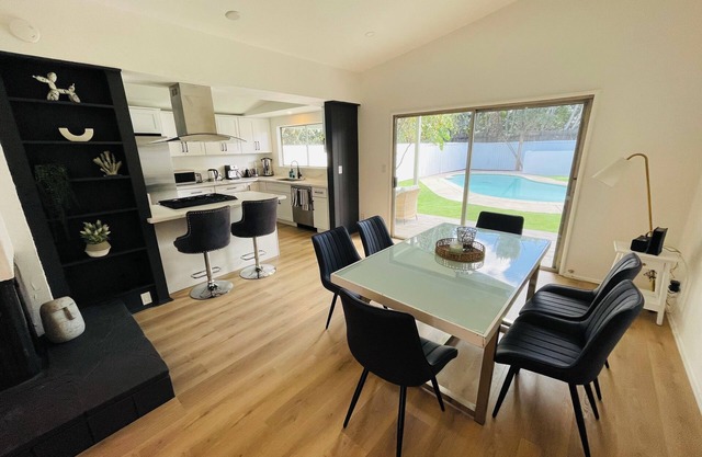 Spacious 5-bedroom house in marvelous Los Angeles with WiFi, AC