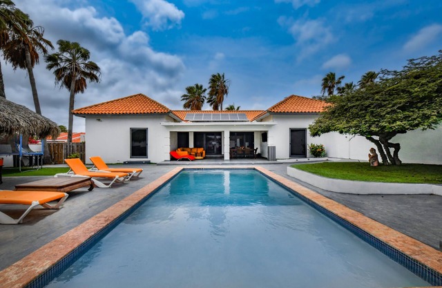Spacious 5 bedroom Villa Paradera