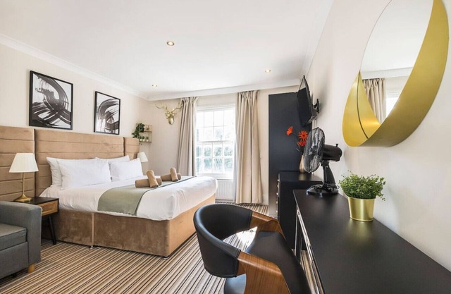 Spacious 5-Room Property in Prime Islington Location – Perfect for Groups & Business Travelers!