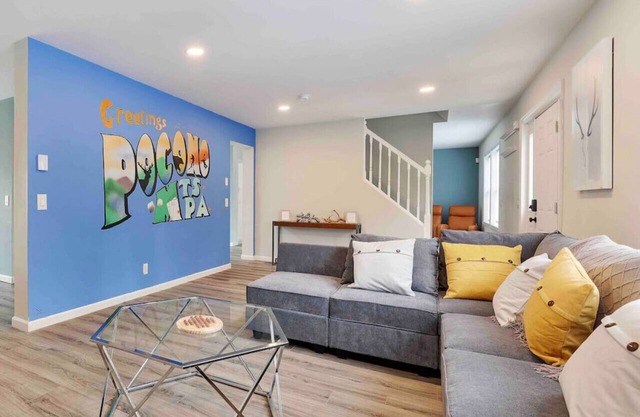 Spacious 5BR Home In ❤️ Of Poconos By 🐫 Camelback 🏊‍♂️