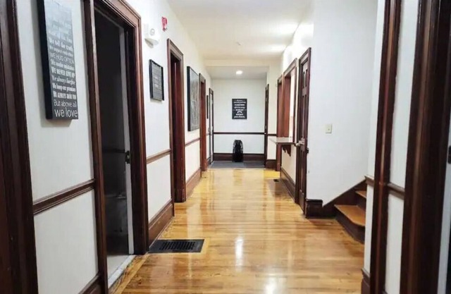 Spacious 6 BD Home w/ Ramp/Wi-Fi/ 7 min Downtown