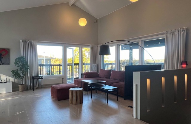 Spacious 6-bedroom house with lake view and pool outside Stockholm