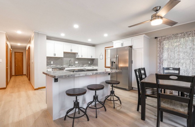 Spacious 6 Bedroom House Minutes from Purdue