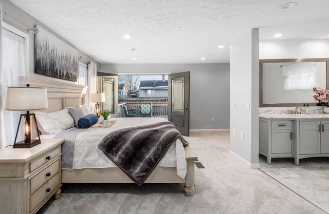 Spacious 6-Bedroom Masterpiece Newly Renovated and ready for Large/Any Group