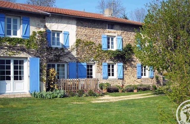 Spacious 6-BR Cottage with Garden, Terrace, Fireplace, and Child-Friendly Amenities