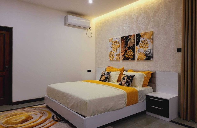 Spacious 7-bedroom villa with WiFi, AC in peaceful Galle