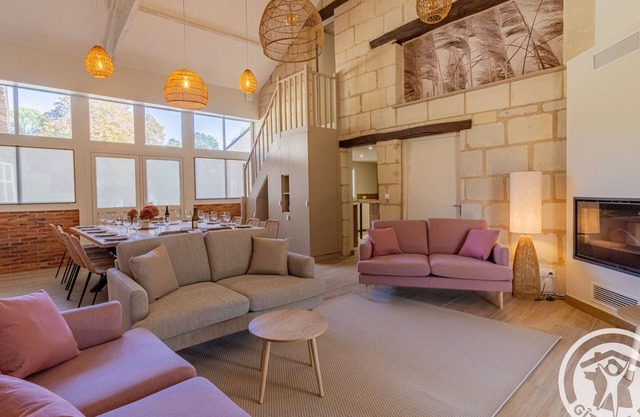 Spacious 8-bedroom cottage in Anjou vineyards