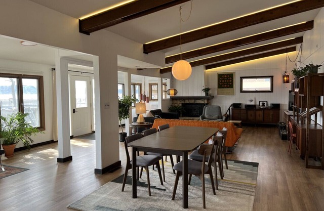 Spacious A-Frame & Bungalow, Lake Views, Hot Tub!