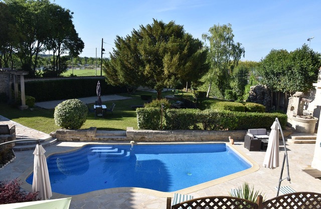 🏡 Spacious, air-conditioned 8-person gîte with swimming pool, between history, nature and the sea