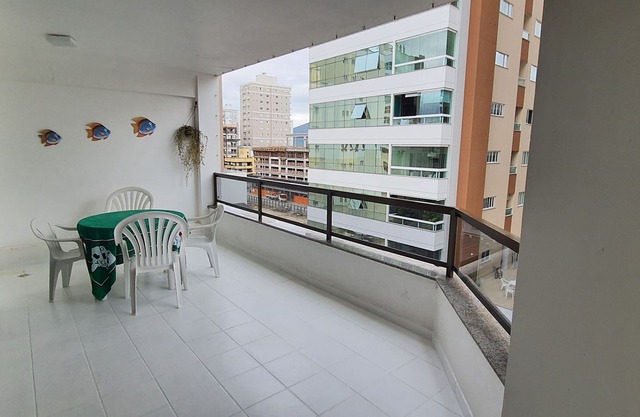 Spacious and Air-conditioned in Meia Praia