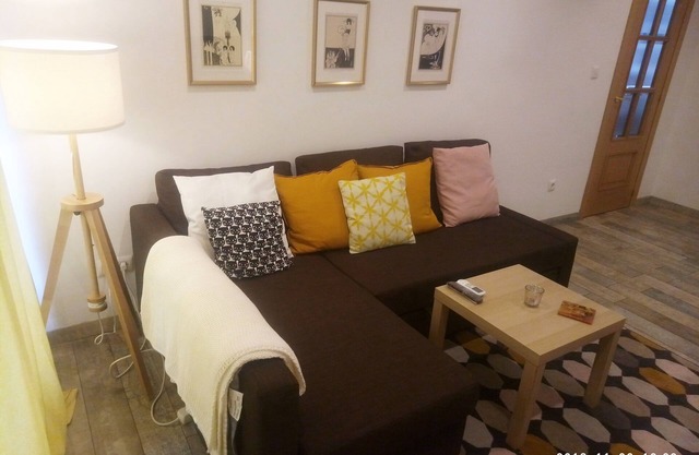 Spacious and brand new apartment one stop from Atocha