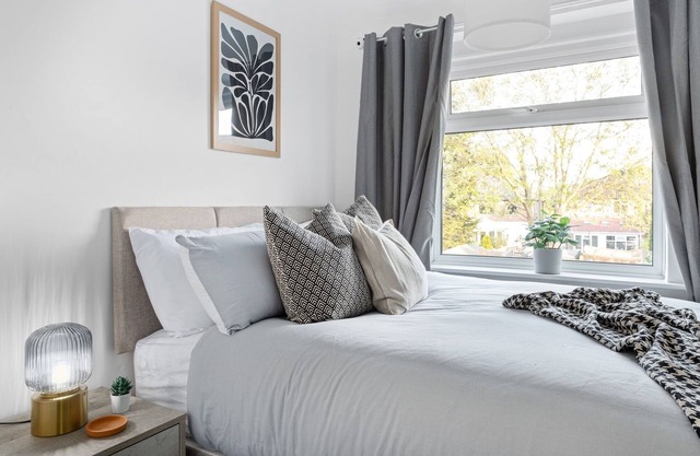 Spacious and Bright Home | Perfect for Contractors