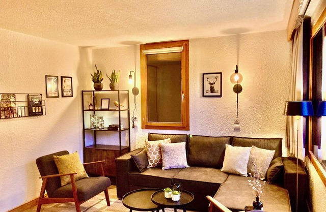 Spacious and clean appart. (4-6 pers.) on piste at Altispace, very centrally located