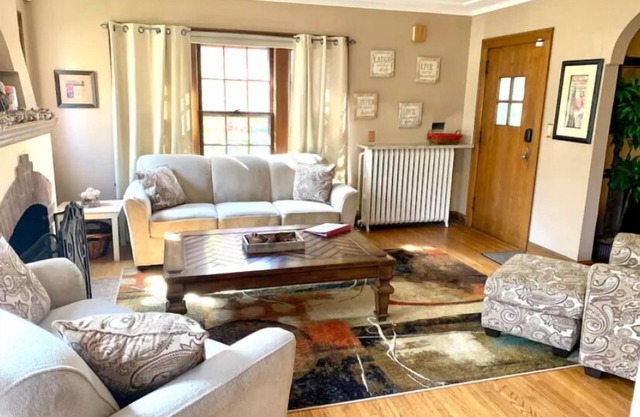 Spacious and comfortable! A charming gem, located on Victory Memorial Parkway.