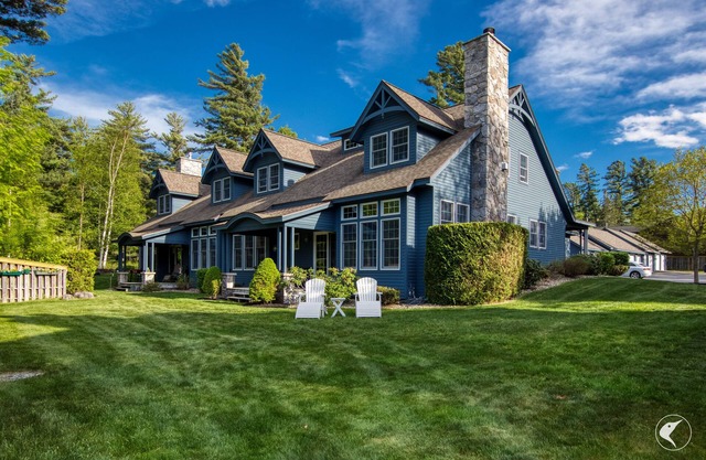 Spacious and Elegance Townhome, Walk to Town, Pool, Beach!