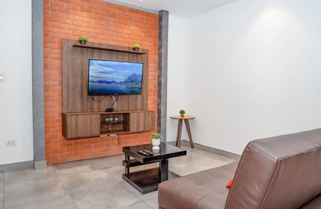 Spacious and equipped apartment on the Fidel Anze park