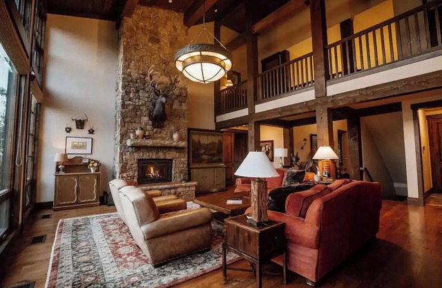 Spacious and Luxurious Craftsmannn