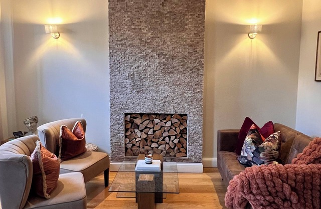 Spacious and stylish one bedroom apartment in a great location.