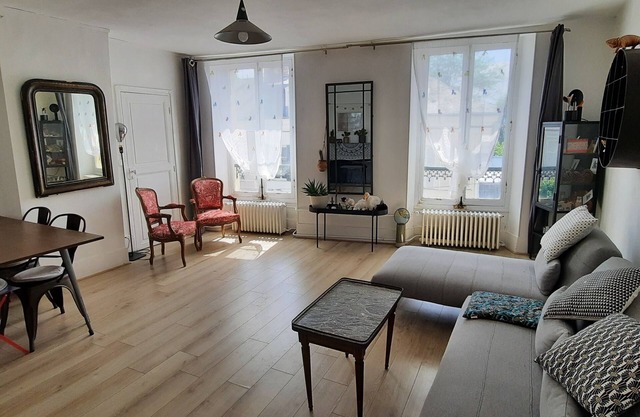 Spacious and welcoming apartment very well located