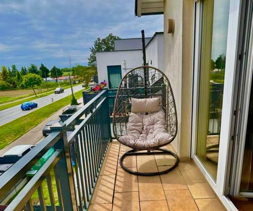 Spacious Apartment with Balcony & Free Parking