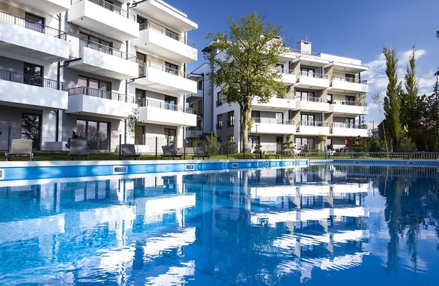Spacious apartment, pool view, 500 m to the beach, Baltic Sea near Kolberg