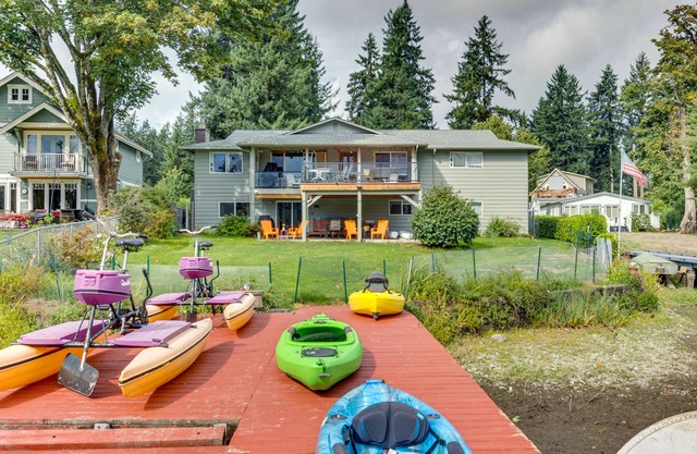 Spacious Apartment on Lake Sawyer w/Fireplace!