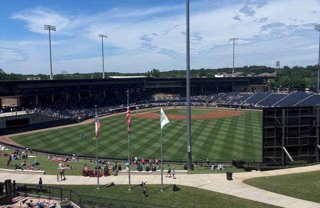 Spacious apartment with a baseball field view also pool view