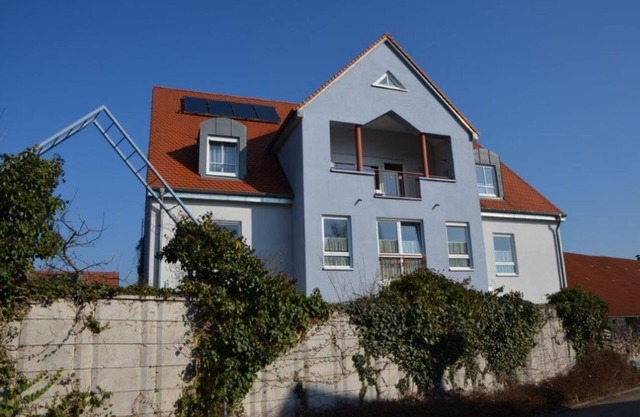 Spacious apartment with large south-facing balcony