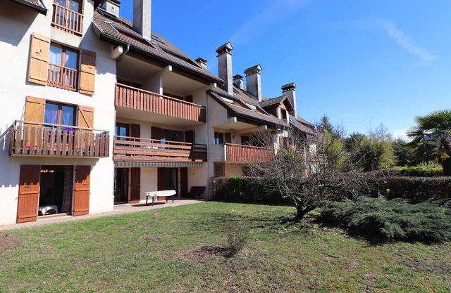 Spacious Apartment with Private Garden and Parking in Quiet Area