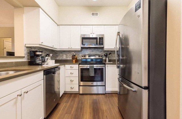 Spacious Apt with Balcony - ABH-1721