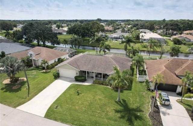 ☀️🌴Spacious beach home on a canal 18 minutes to the Manasota key beach 🌴☀️