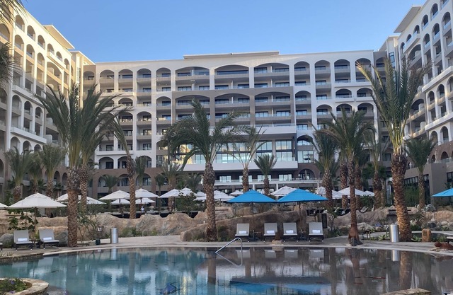 Spacious beachfront resort suites in Los Cabos, Mexico - all inclusive available